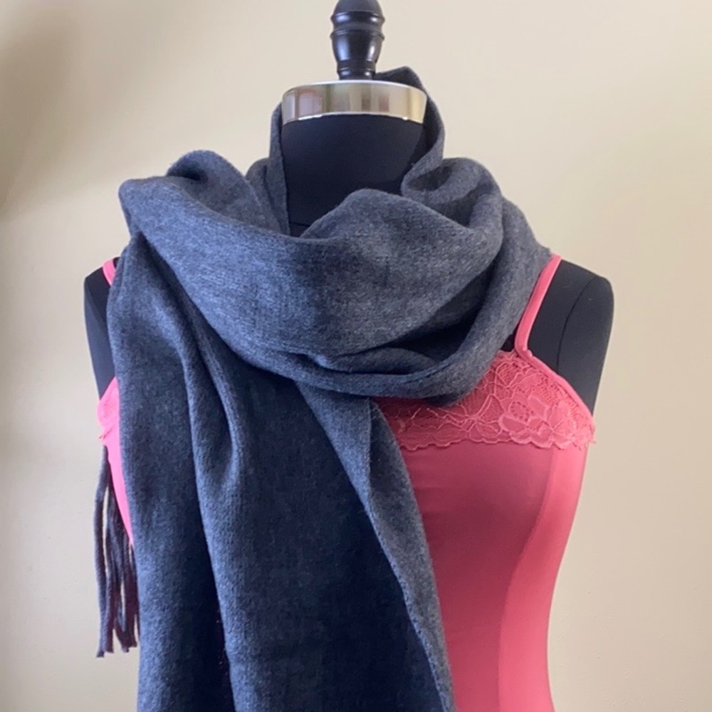 Lucky Brand Gray Fringed Winter Scarf